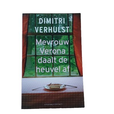 Mevrouw Verona daalt de heuvel af